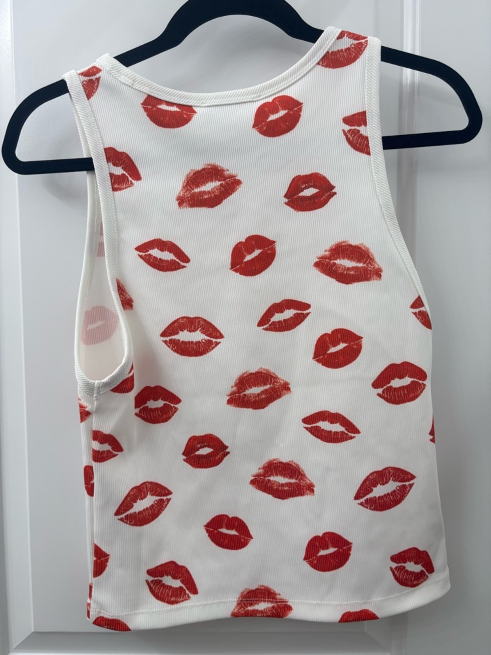 Alice + Olivia Allen tank top the love capsule kiss lips - Picture 5 of 5
